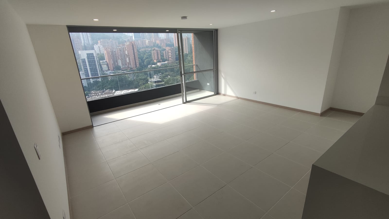 Apartamento en Arriendo Bosques del Río – Ciudad del Río, Medellín – Antioquia
