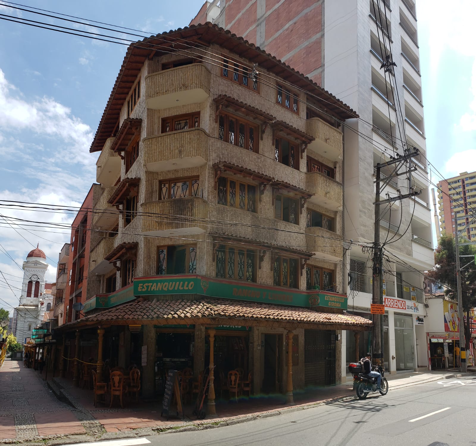 Local Comercial en Arriendo 85 m² Edificio Torre Praga Sabaneta – Antioquia