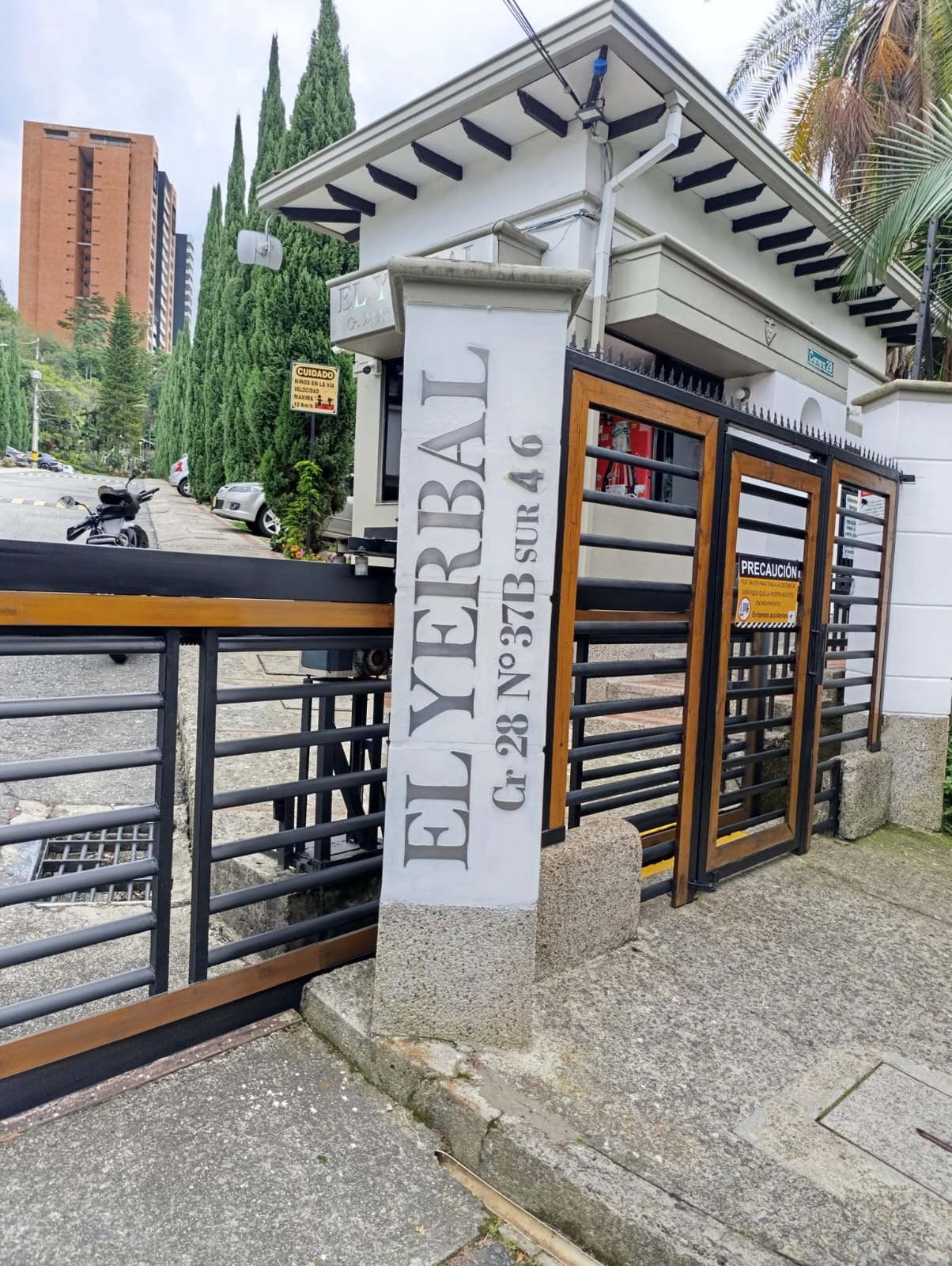 Casa en Venta 130 m² Unidad el Yerbal Envigado – Antioquia