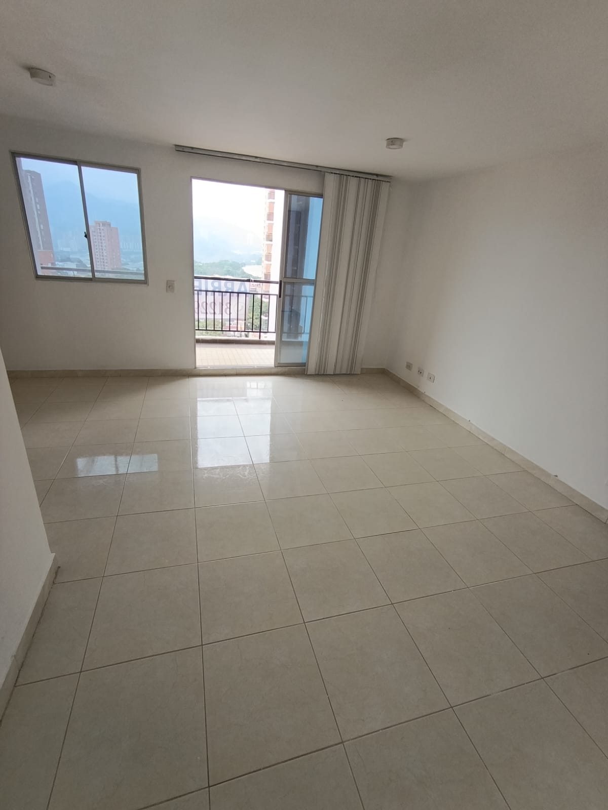 Apartamento 2001 en Arriendo 74 m² Manantiales de Suramérica Medellín – Antioquia