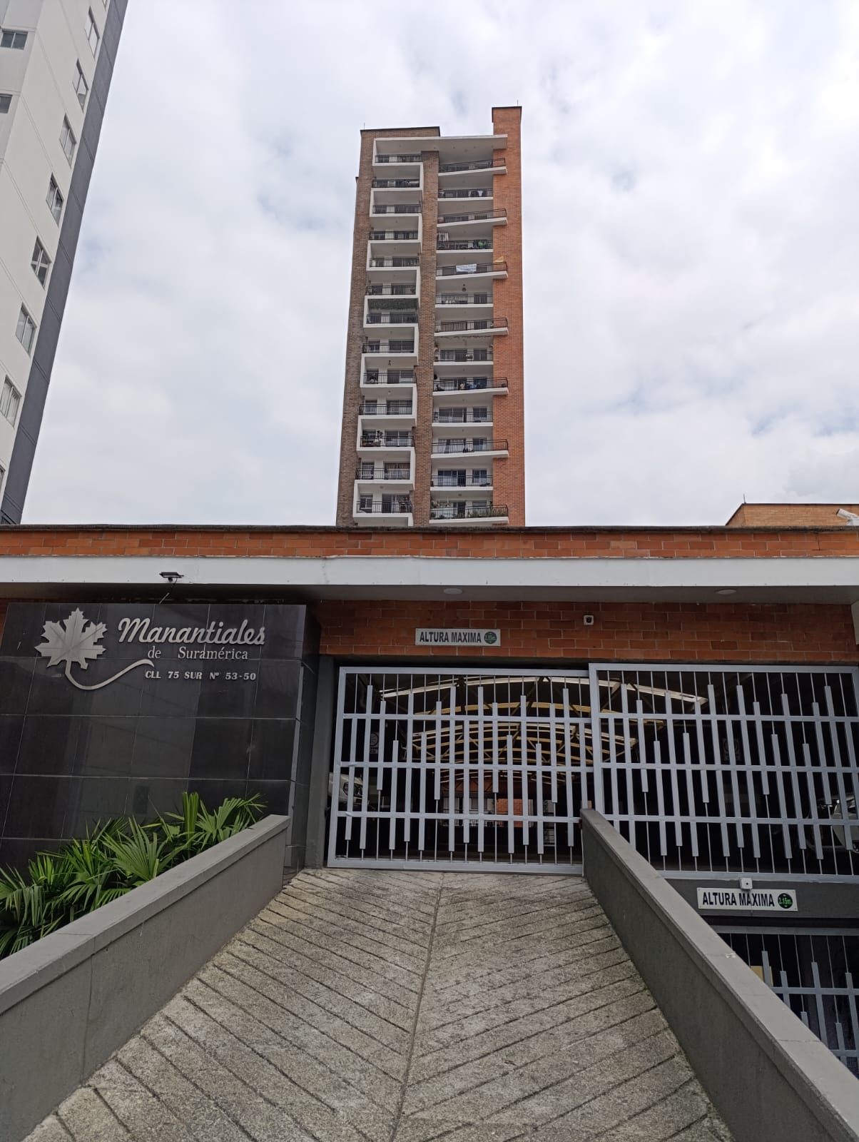 Apartamento 2001 en Arriendo 74 m² Manantiales de Suramérica Medellín – Antioquia