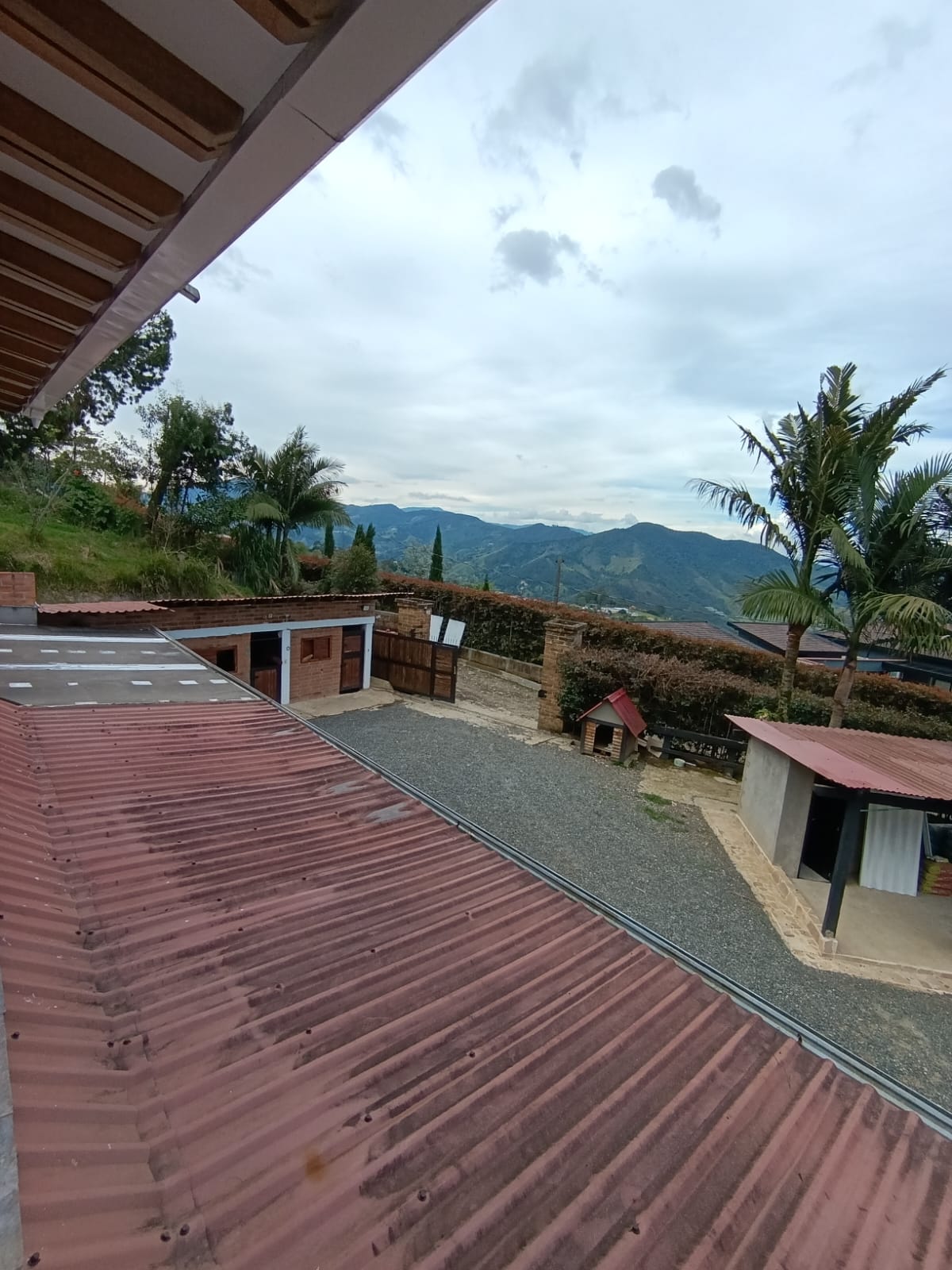 Casa Finca en Arriendo 200 m² Parcelación Guayacanes San Antonio de Prado Medellín – Antioquia